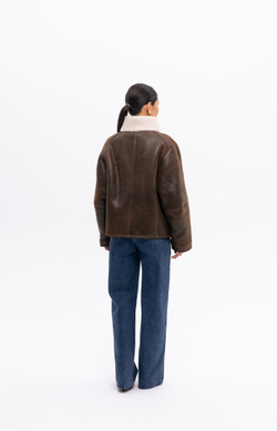 Короткая дубленка с эффектом старения