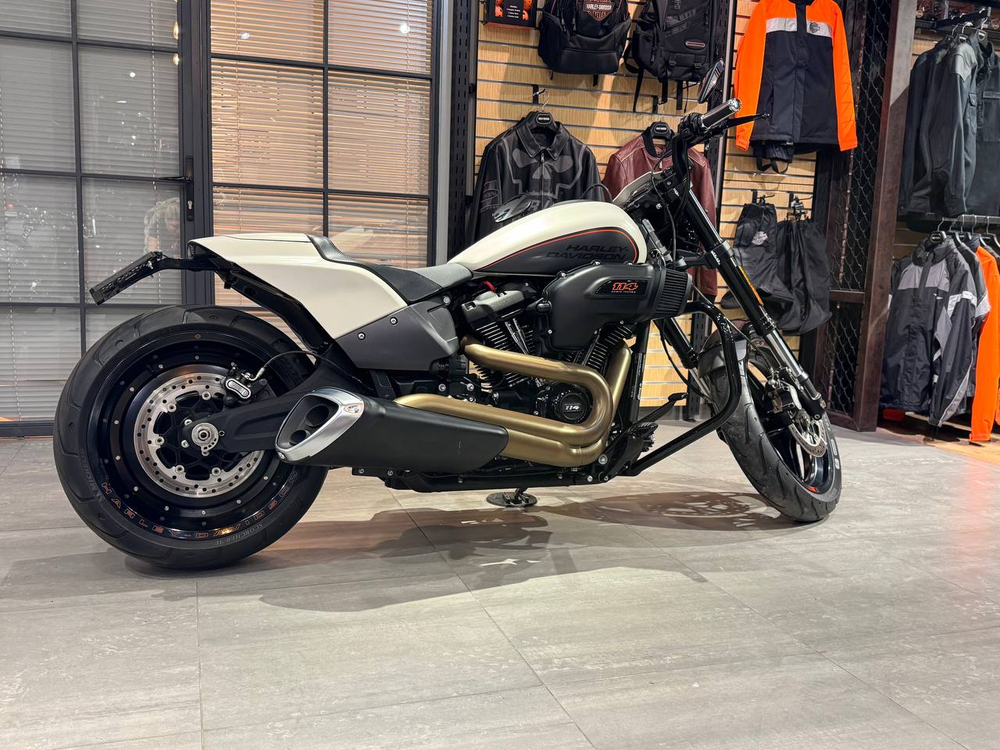 Harley-Davidson FXDR 114 (Белый)