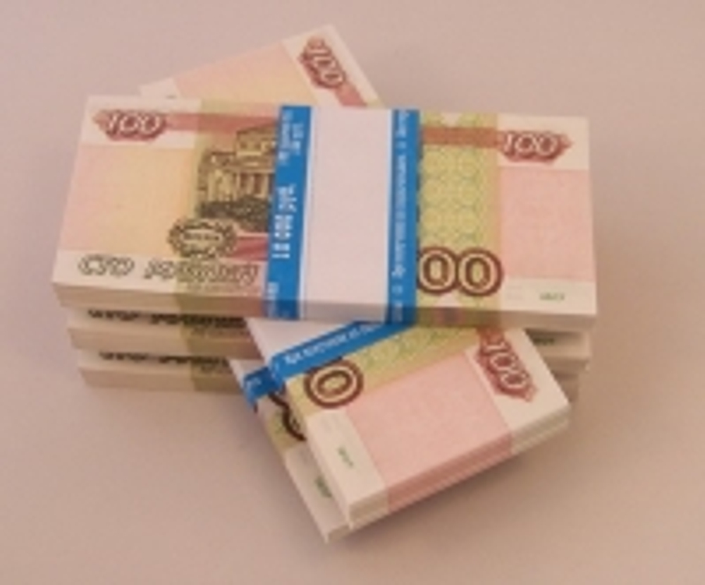 Пачка денег 100 рублей