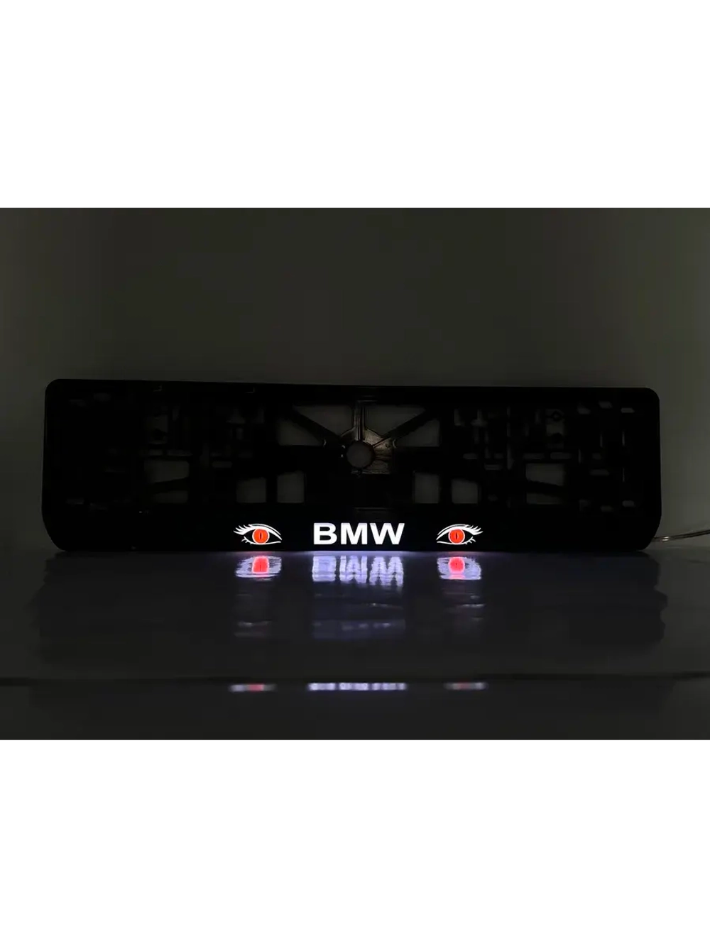 Рамка для номера с подсветкой. BMW RED Глаза