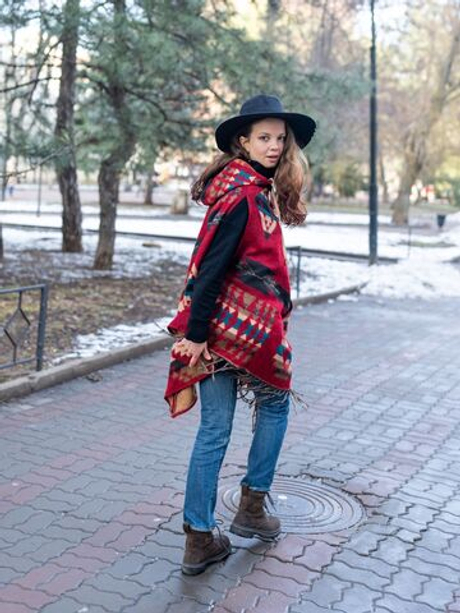 Пончо женское шерстяное с орнаментом