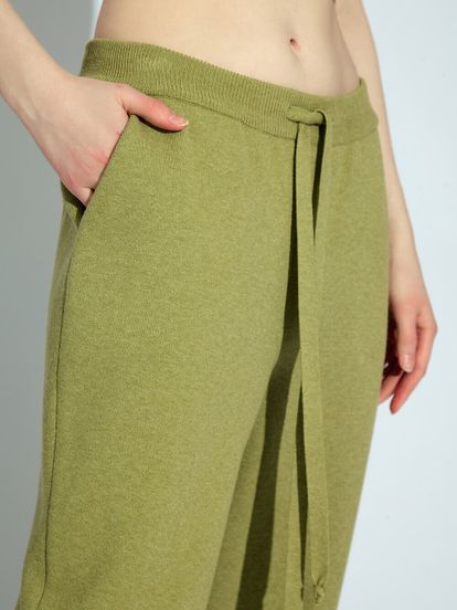 Женские брюки светло-зеленого цвета из вискозы - фото 6