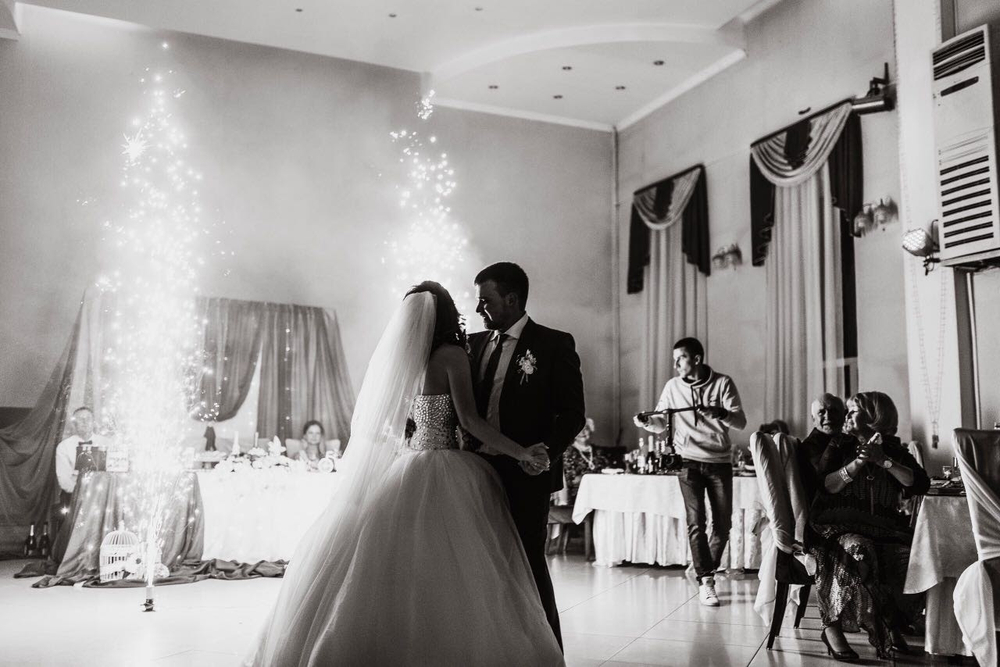 Дорожка из сценических пиро-фонтанов