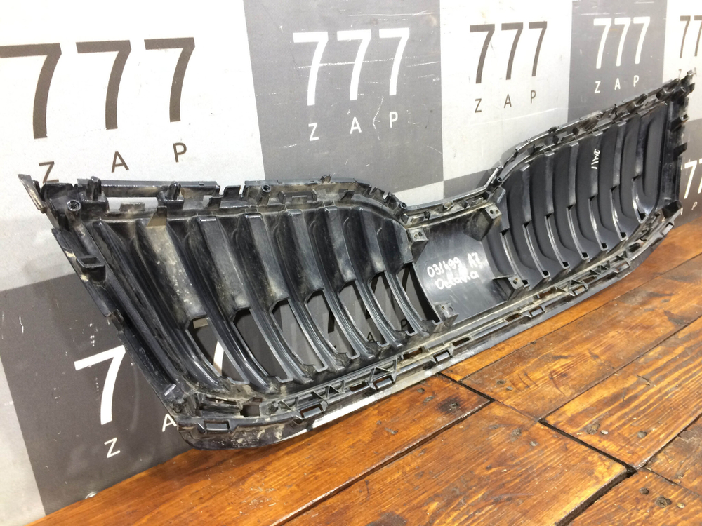 Решетка радиатора Skoda Octavia 3 (A7) 17-20 Б/У Оригинал 5e0853653c