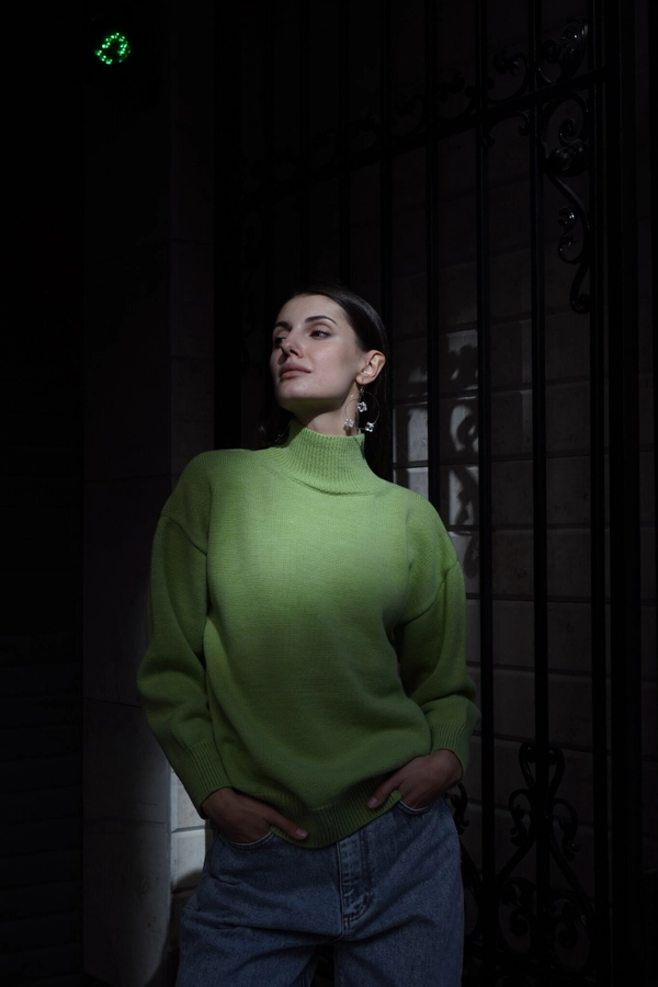 Свитер зеленое яблоко