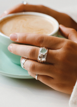 Кольцо «Мозаик» с овальным пренитом и сердечком белый циркон