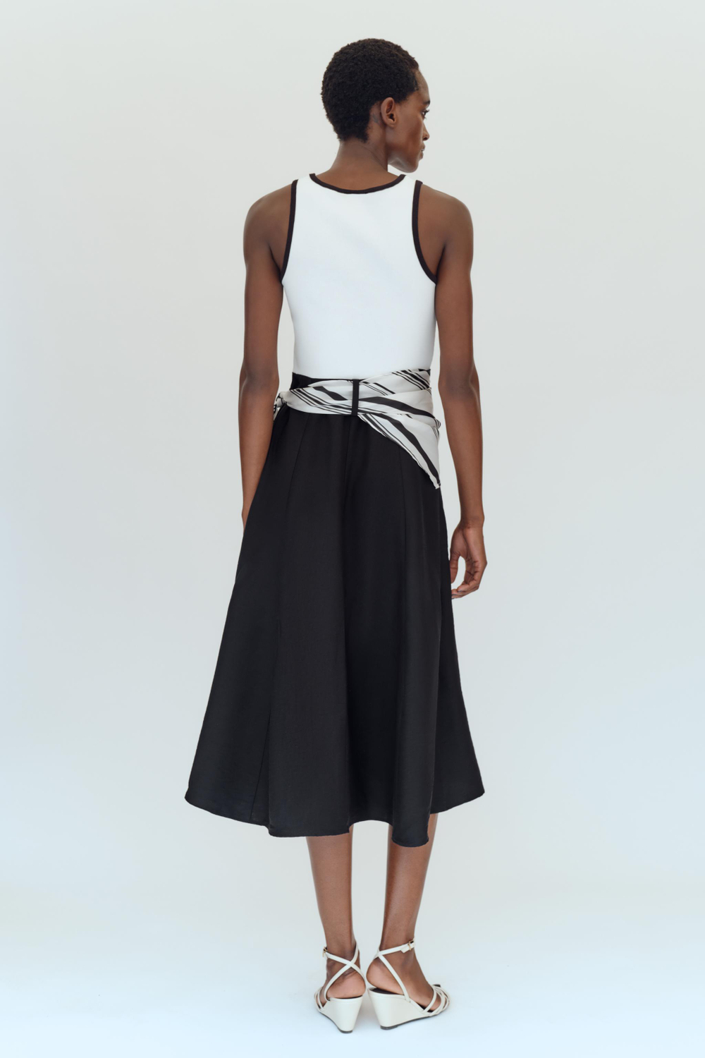 ZARA КОМБИНИРОВАННОЕ ПЛАТЬЕ МИДИ С ПЛАТКОМ, БЕЛЫЙ/ЧЕРНЫЙ