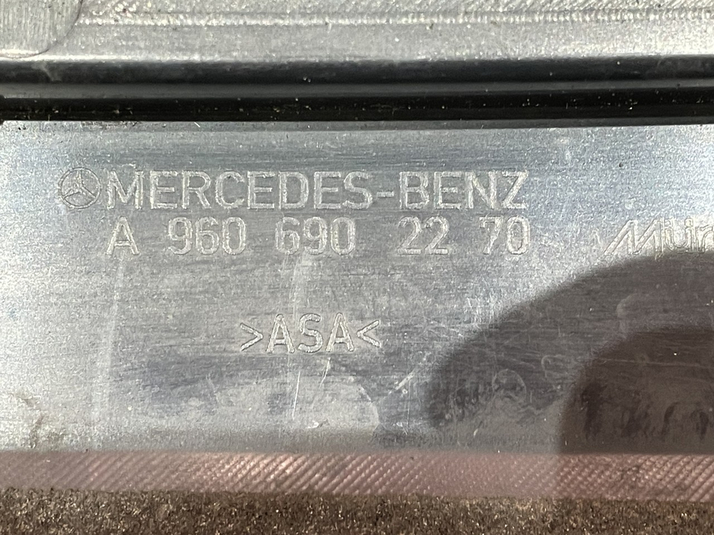 Накладка передней стойки правая