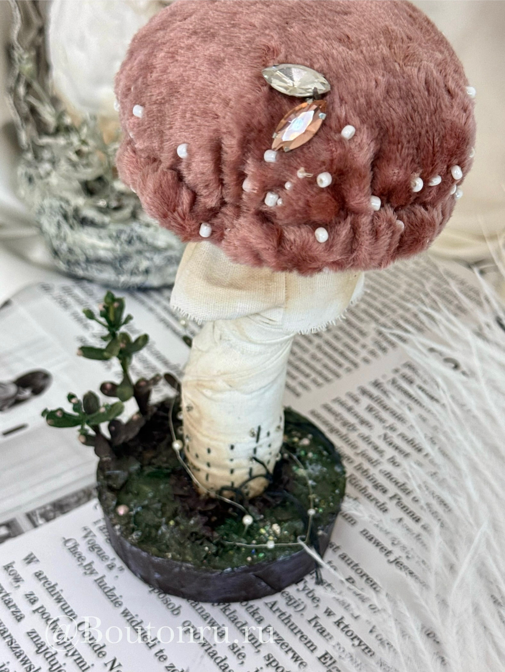 Маленькая игольница в виде грибочка ручной работы