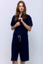 Поло на молнии с контрастными подвязами