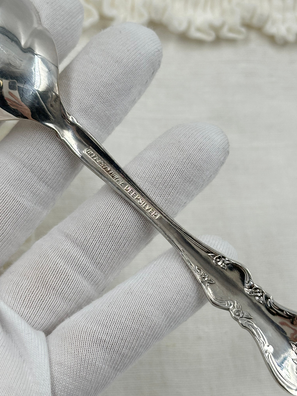 Ложка в виде ракушки International