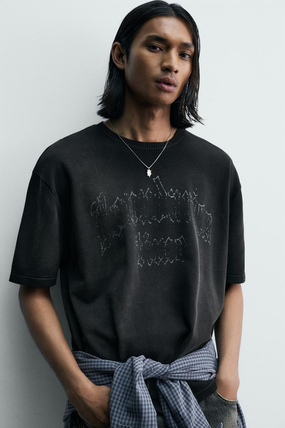 ZARA ФУТБОЛКА С ПРИНТОМ И ЭФФЕКТОМ ПОТЕРТОСТИ, ЧЕРНЫЙ
