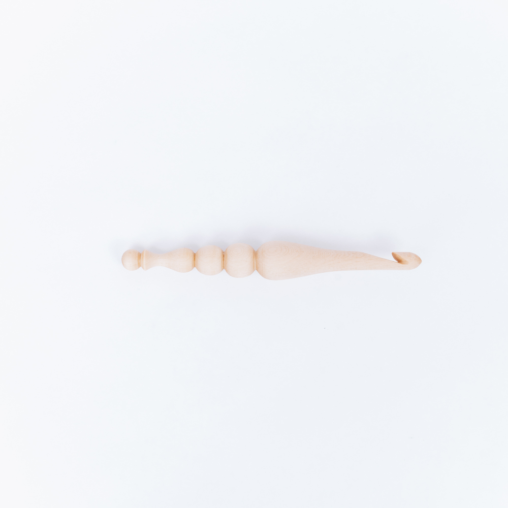 Деревянный крючок для вязания из сибирского кедра 10 мм. K191