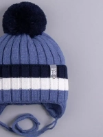 Шапка для мальчика вязаная демисезонная с завязками
