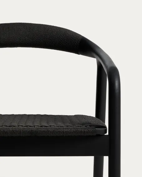 Кресло уличное Derile из дуба и веревки с черной отделкой