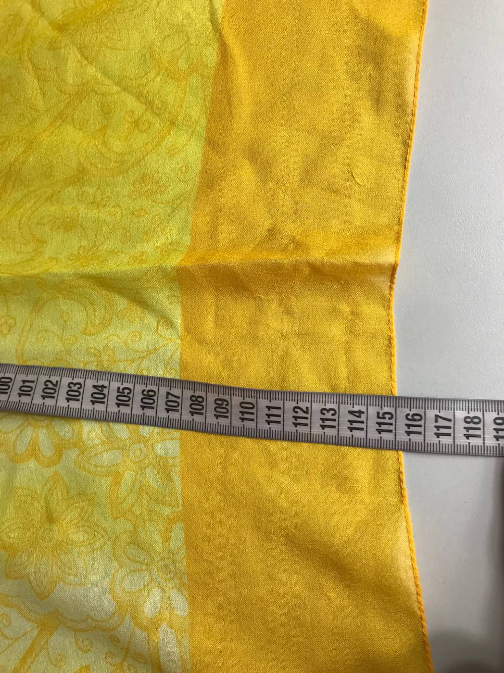 Палантин солнечного цвета