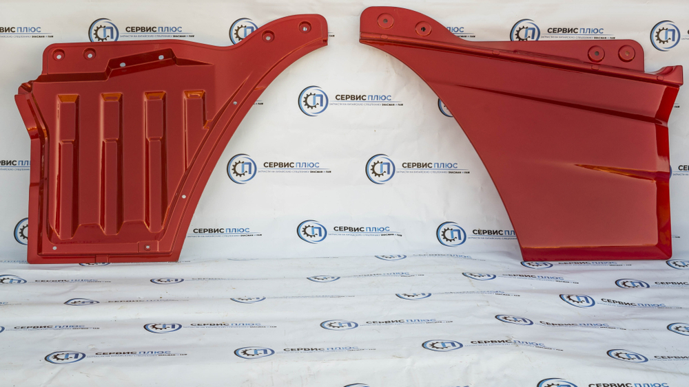 Накладка двери нижняя правая (пластиковая) красная SHACMAN X3000