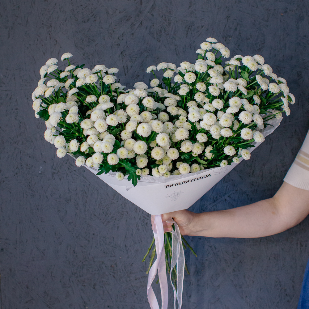 159. Воздушный стойкий моно-букет с хризантемой сантини