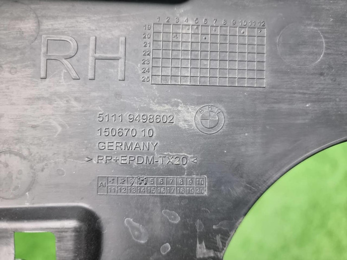 Кронштейн переднего бампера RH BMW 5er G30 (20-23)