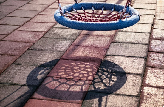 Весенний уход за цветной плиткой: восстановление яркости после зимы