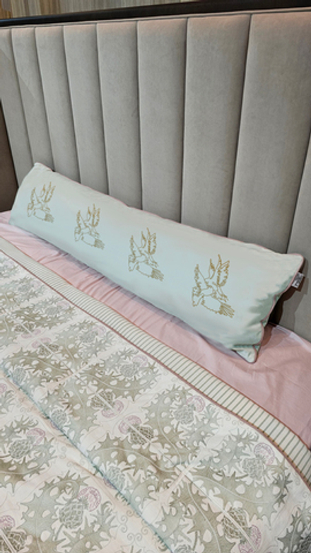 Длинная подушка "Голубушки”