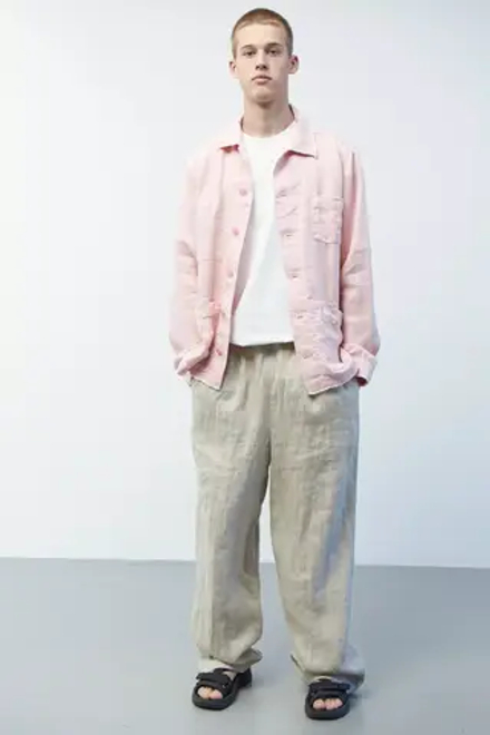 Верхняя мужская рубашка с карманами из розового льна