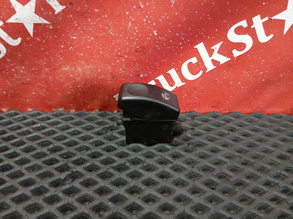 Кнопка освещения за кабиной