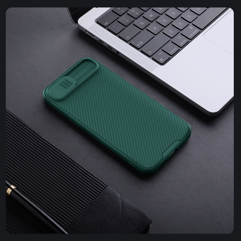 Чехол усиленный зеленого цвета (Dark Green) с защитной шторкой для камеры от Nillkin на iPhone 16e, серия CamShield Pro Case