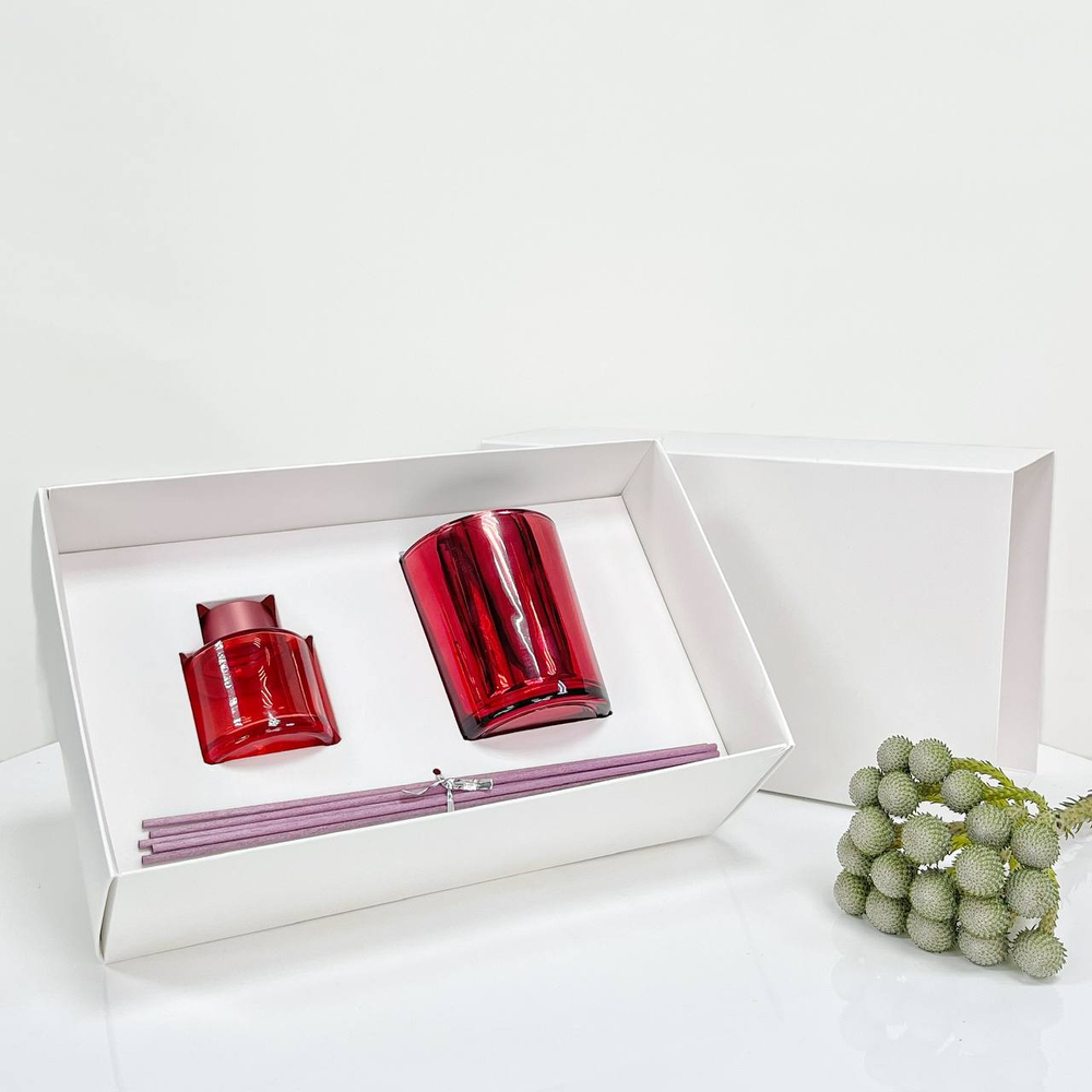 Бокс белый с красным наполнением