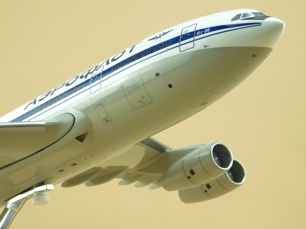 Модель самолета Ил-96-300 (М1:100, Аэрофлот СССР-96005)