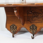 Резная настенная вешалка с бронзовыми крючками в виде фигур