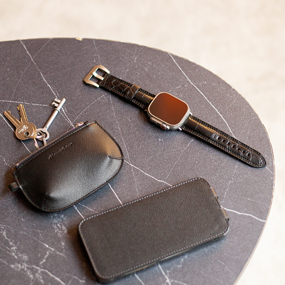 Ремешок для Apple Watch Ultra 49mm из кожи аллигатора, черного цвета