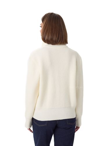 Молочный кардиган в рубчик на пуговицах