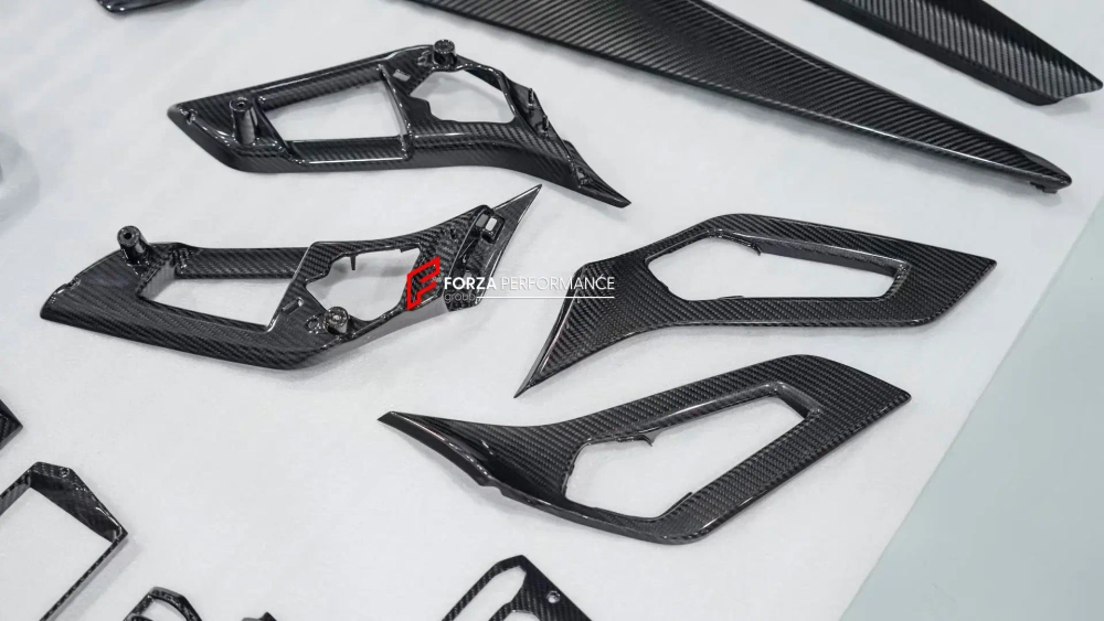 Карбоновый интерьерный комплект для Lamborghini Urus 2018+ Ламборгини Урус