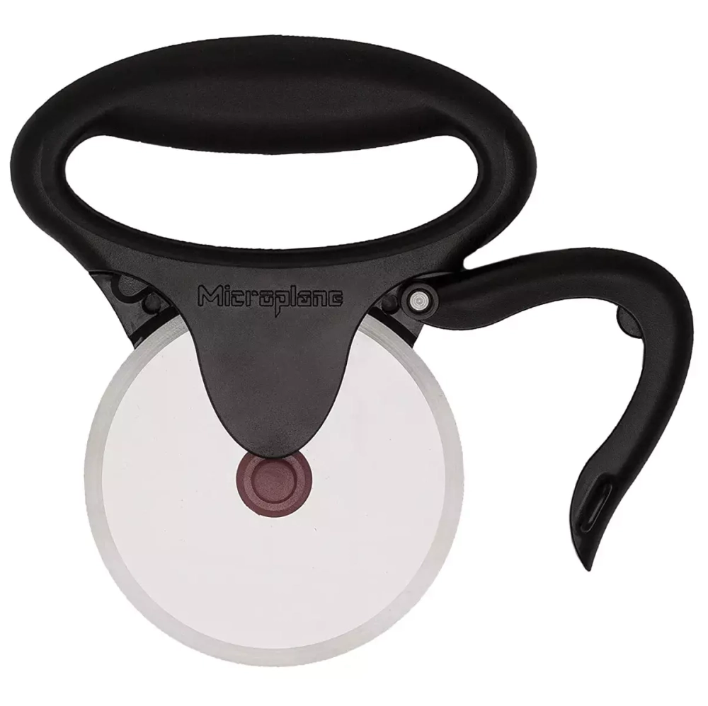 Microplane - Нож для пиццы Specialty, черный. / артикул   48005  / GTIN 098399480053