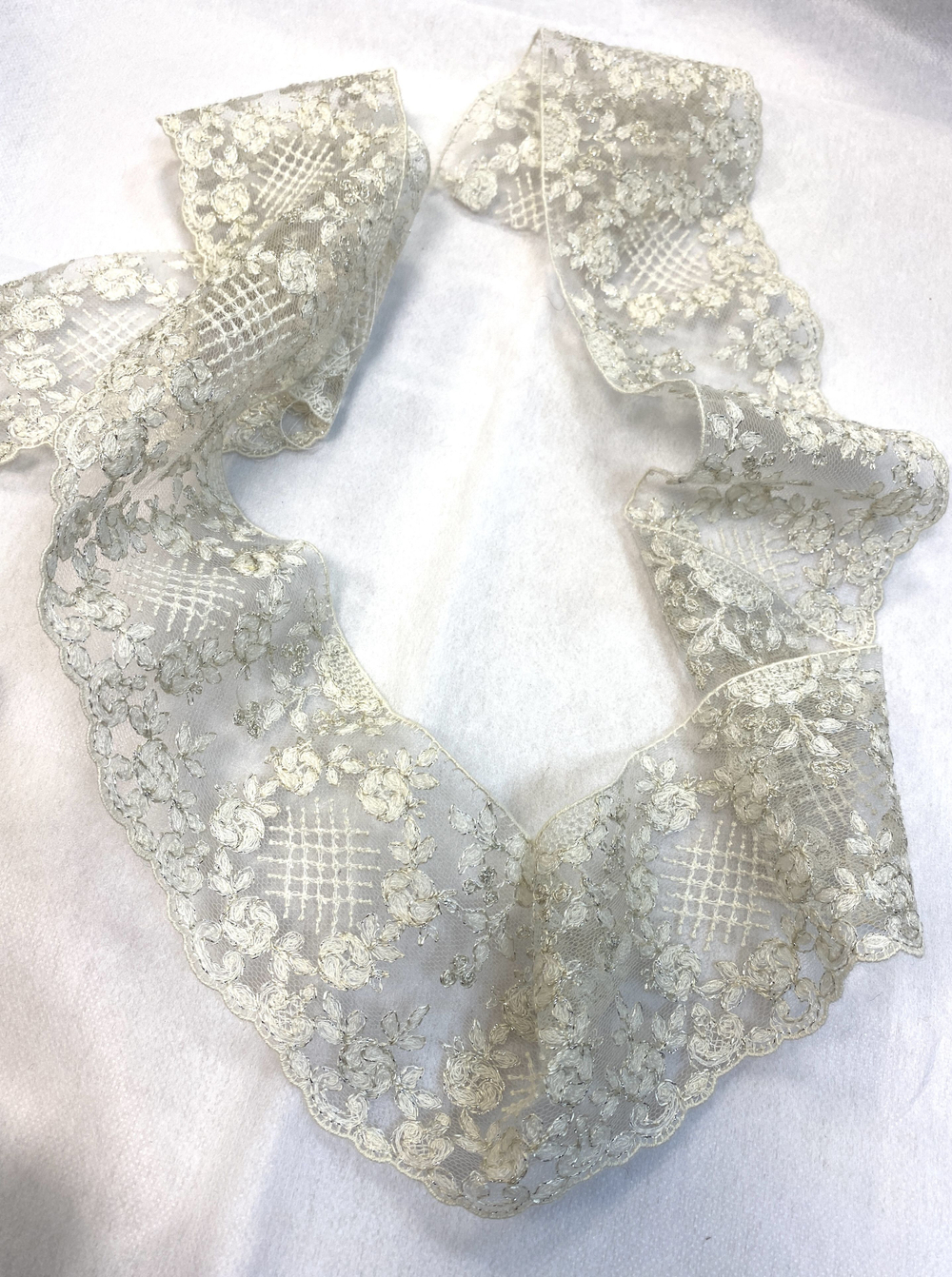 кружево на сетке вышивка шелк/хлопок (Франция) ш-7см отрез 0,6 м