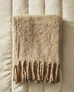 ZARA HOME ПЛЕД С БАХРОМОЙ, ЦВЕТ ВЕРБЛЮЖЬЕЙ ШЕРСТИ
