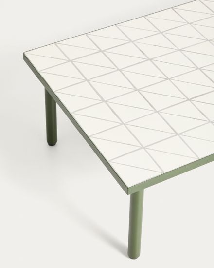 Уличный столик Maurina из зеленой стали с плиткой цвета экрю 122 x 61 см
