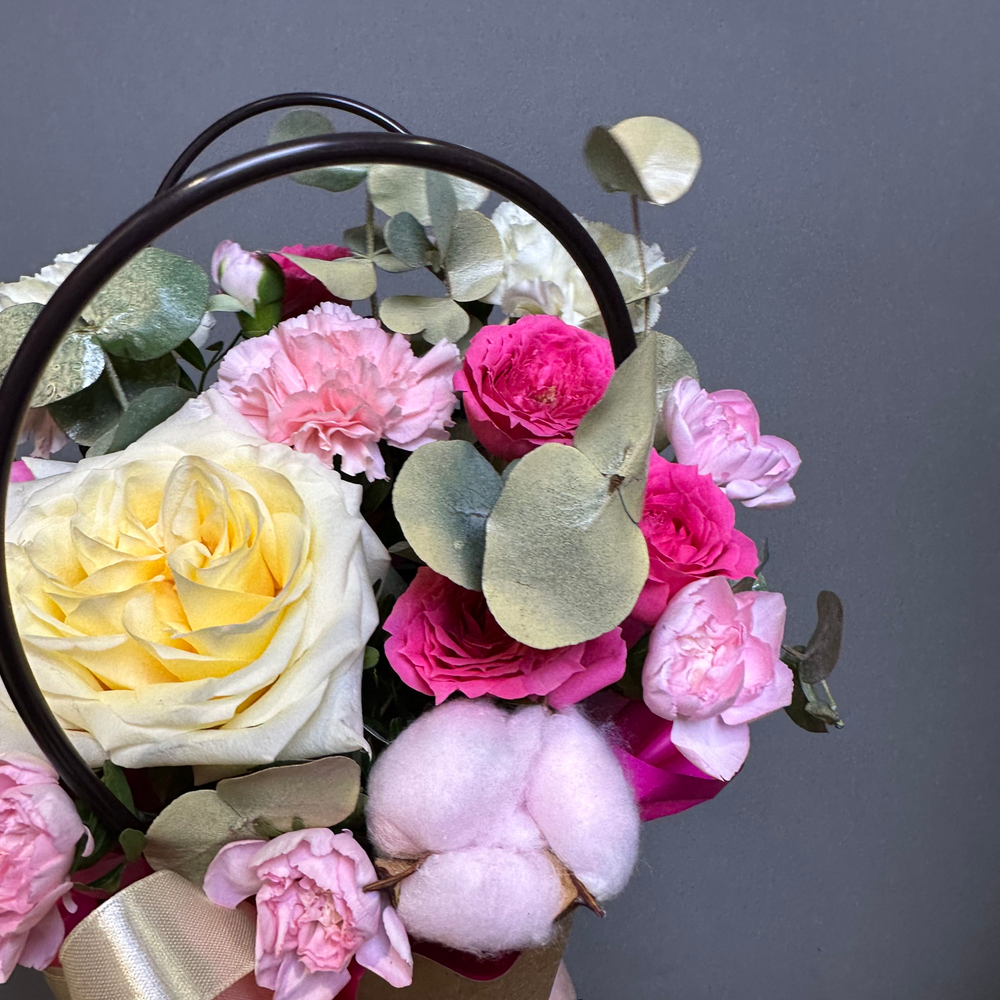 "Бэйби барби' композиция с розами