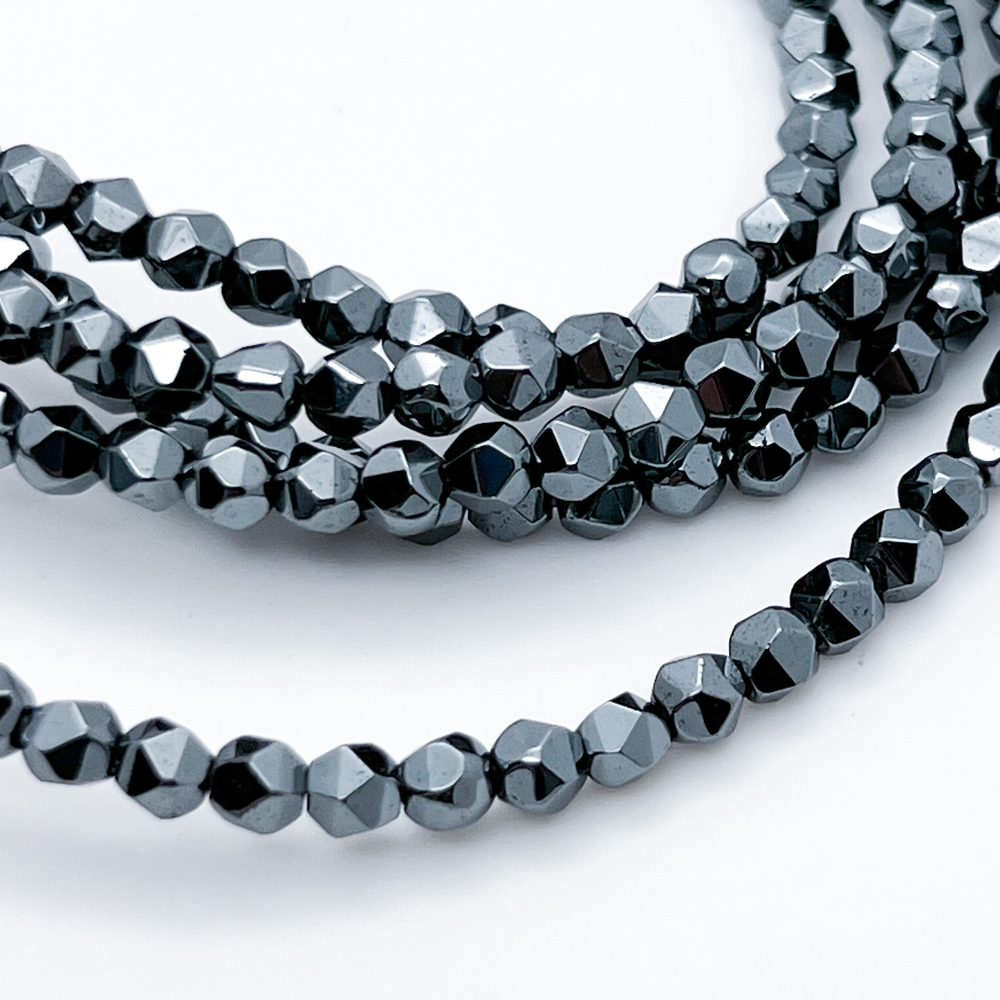 Гематит (имитация), цвет черный, размер около 4 мм, цена за 51-52 шт (1/2 нити)