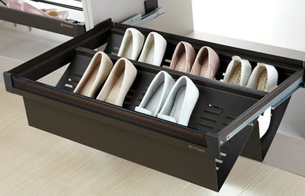 Выдвижная полка для обуви со стеклянной панелью Unihopper с доводчиком, Naka