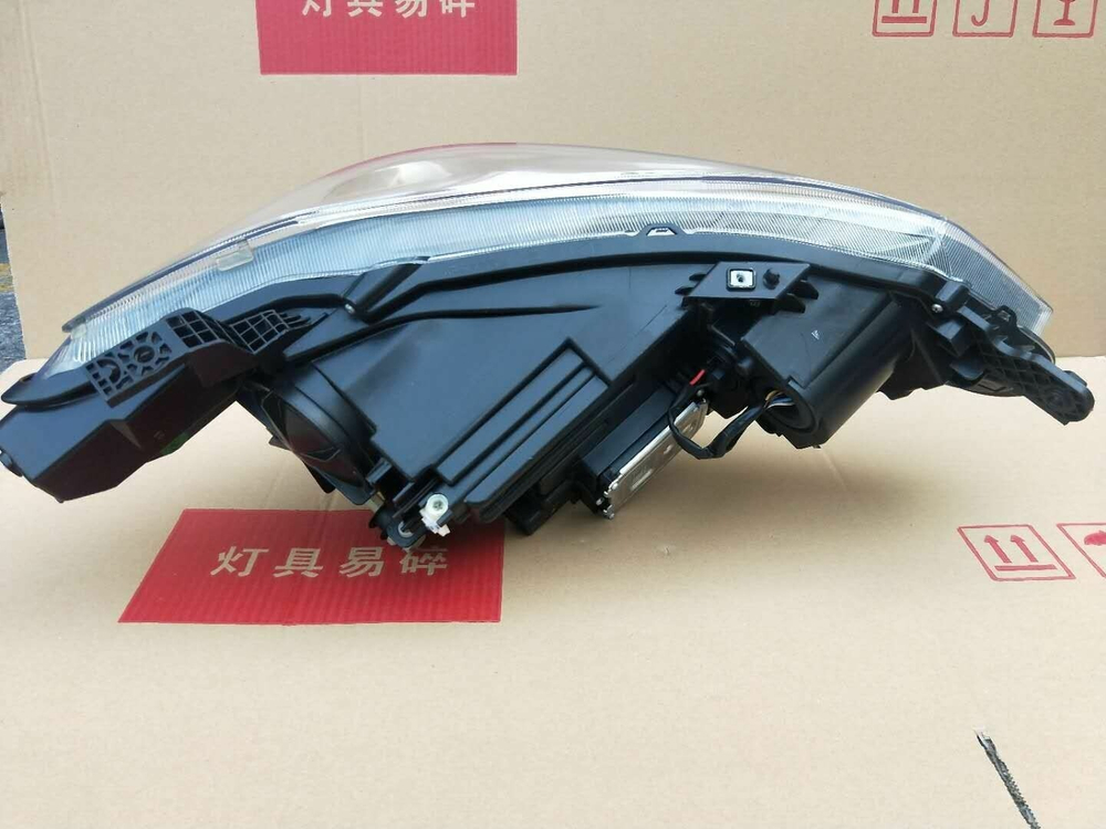 Оригинальная фара с LED ДХО для Chevrolet Cobalt 2016-2018, высокий уровень комплектации