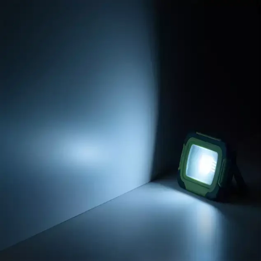 Прожектор Gauss LED Portable 10W 700lm IP44 6500К зеленый 686400310