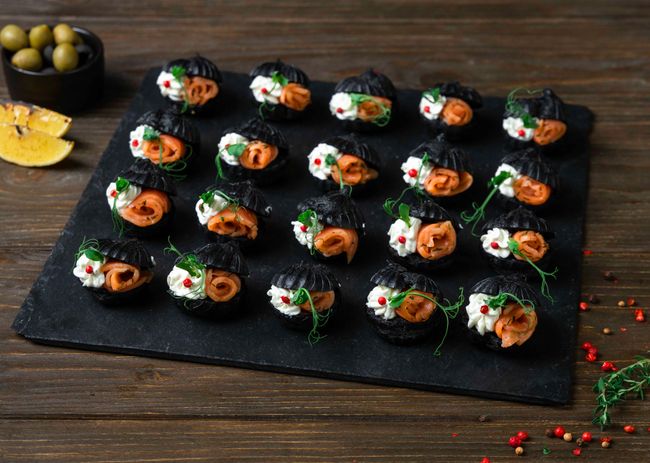 Канапе с кижучем и сливочным сыром, 20 шт.