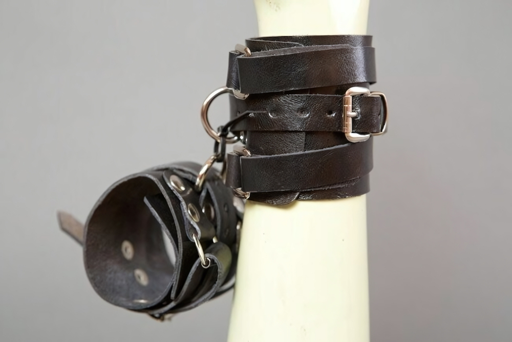 Напульсники из кожи (Цвет: черный)