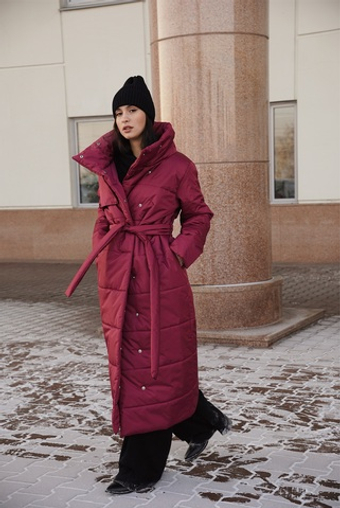 Пуховик для победы над морозом в бордовом оттенке