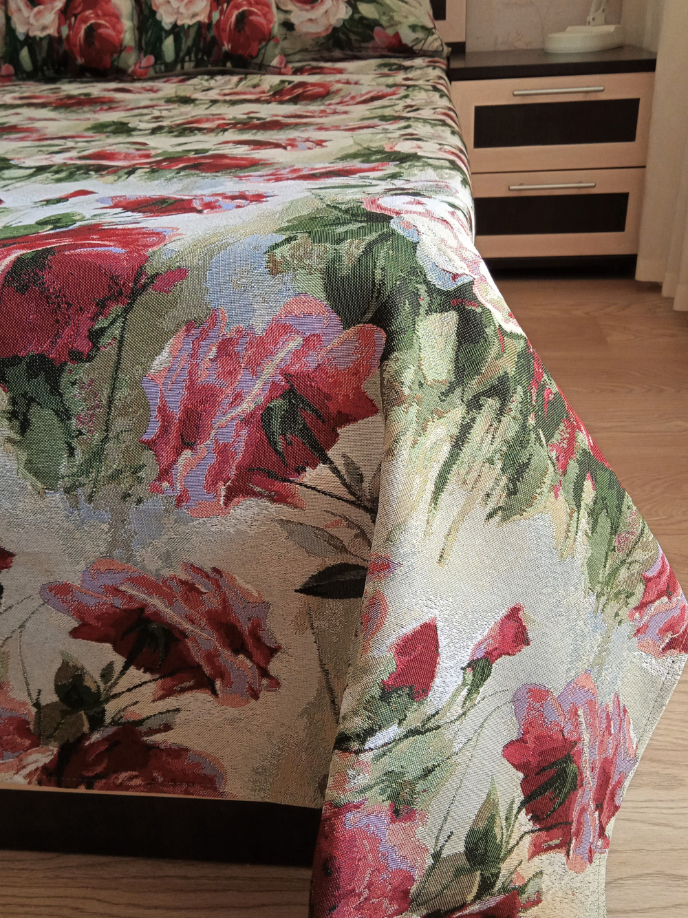 Покрывало гобеленовое Акварельные розы 1,5-спальный (150х200)