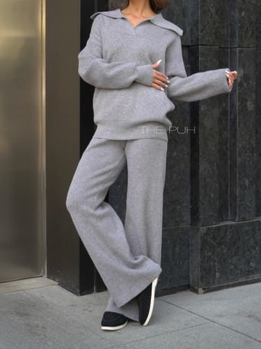 Серый трикотажный костюм с воротником-поло