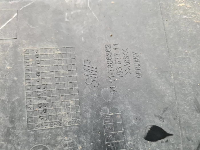 Кронштейн ПТФ правый BMW 3er F30 (2015-2020)