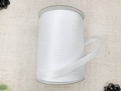 Косая бейка атласная, ш. 1,5 см, белый